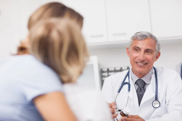 Doctor holding a drug box — Stock Photo, Image