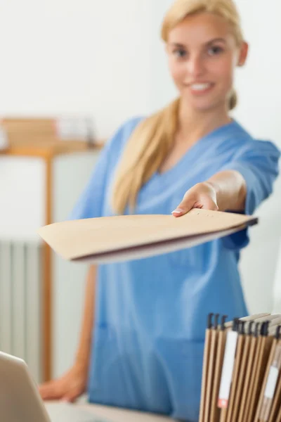 Nurse holding a file — Stock Photo, Image