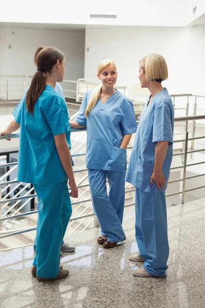Enfermeras al habla —  Fotos de Stock