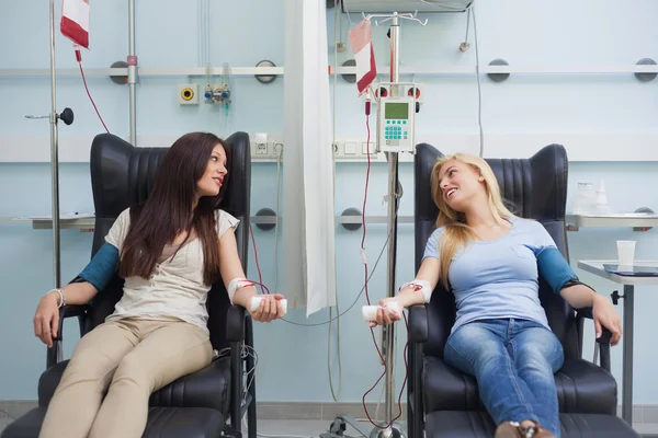 Patient talking to another patient — Stock Photo, Image