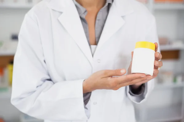 Close up of a pharmacist presenting a drug box — Stock Photo, Image