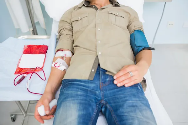 Male patient receiving a blood transfusion — 图库照片