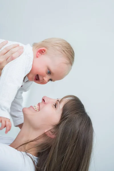 Smiling mother holding her baby — Stock Photo, Image