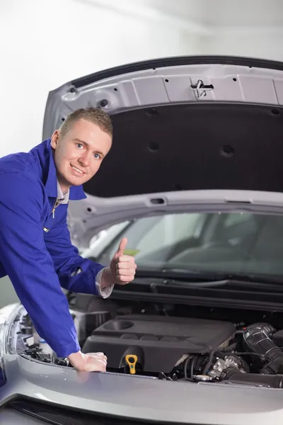 Mechanic with his thumb up while smiling — Stock Photo, Image