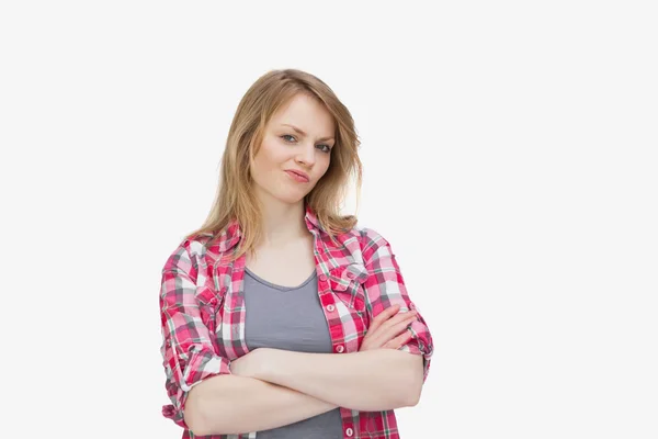 Vista frontale di una donna con le braccia incrociate — Foto Stock