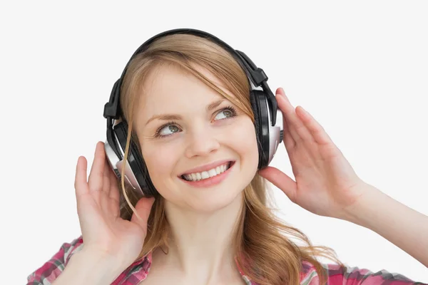 Mujer escuchando música —  Fotos de Stock