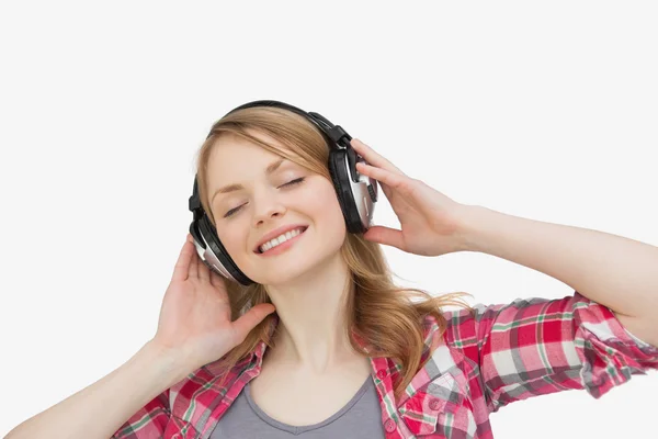 Woman closing eyes while listening music — Stock Photo, Image