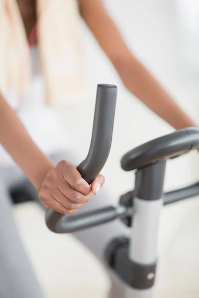 Concéntrate en una bicicleta estática — Foto de Stock