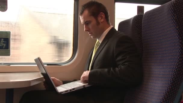 Stock Footage of Homme d'affaires travaillant en plein air — Video