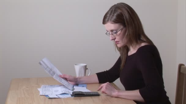 Stock Footage of Femme travaillant à la maison — Video