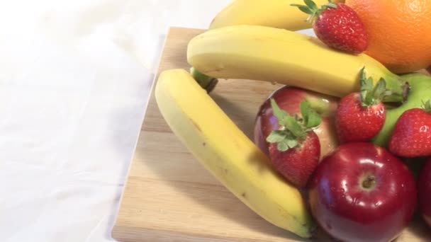 Voorraad video opnames voor fruit in een studio — Stockvideo