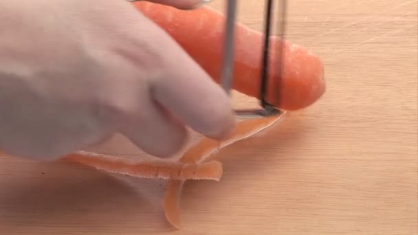 Archivio Video Filmati di una Carota Sbucciata — Video Stock