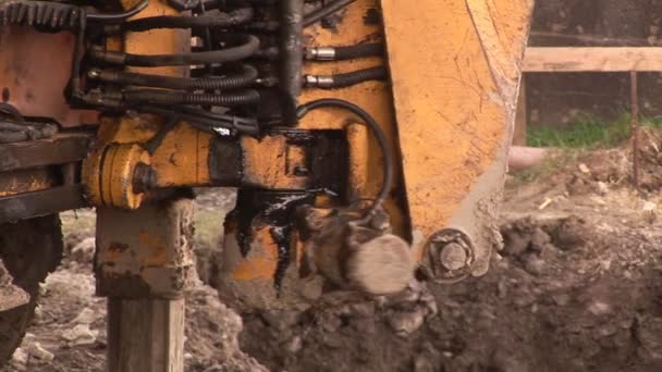 Bulldozer op een bouwplaats — Stockvideo