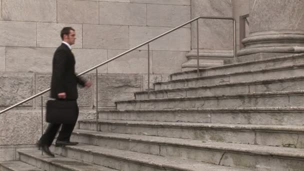 Man on Steps of Building — Stock Video