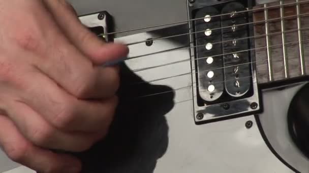 Tocar guitarra — Vídeo de Stock