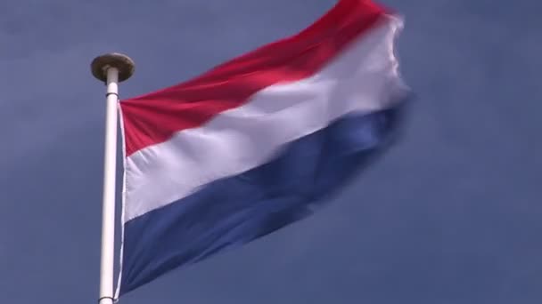 Holländische Flagge weht im Wind — Stockvideo