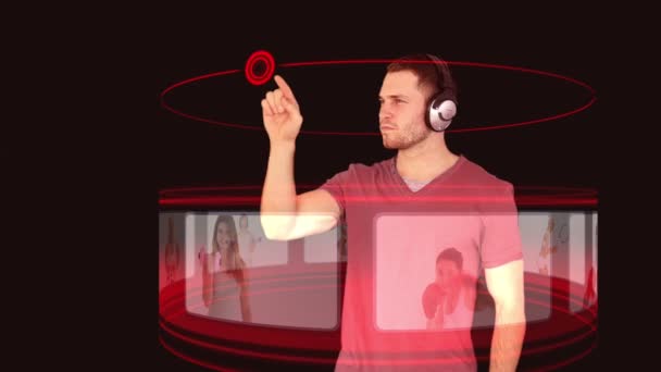 Чоловік з навушниками, що взаємодіють з 3d інтерфейсом — стокове відео