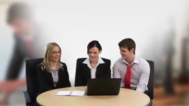 Young three person business sales team — Stock Video