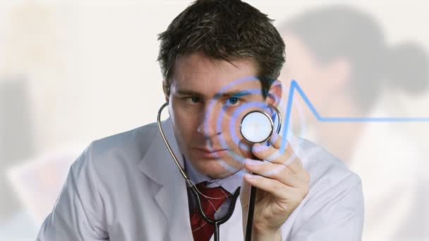 Doctor escuchando un estetoscopio — Vídeo de stock