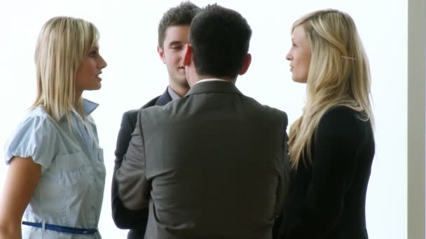 Business talar i office videomaterial — Stockvideo