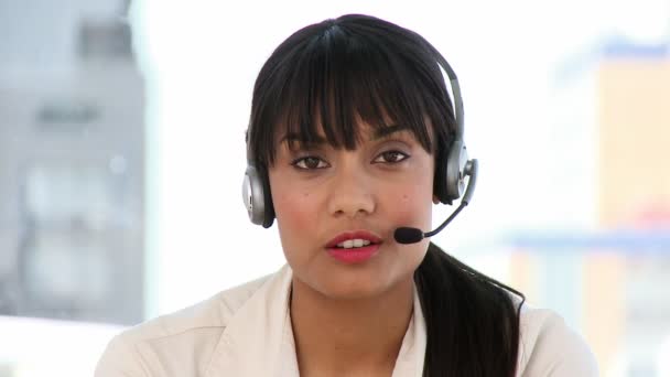 Attractive businesswoman talking on headset — Stock Video