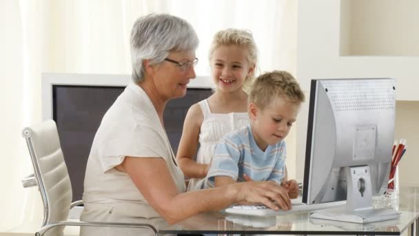 Grandmother with her grandchildren — Stock Video