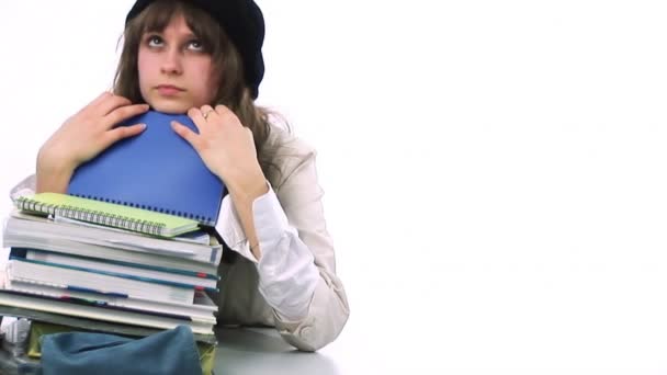 Giovane adolescente con libri scolastici — Video Stock