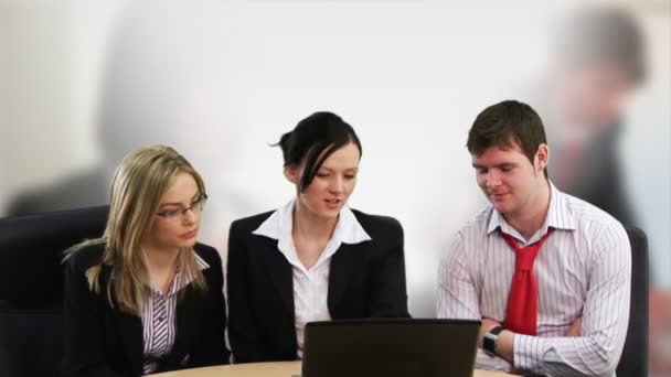 Young three person business sales team — Stock Video