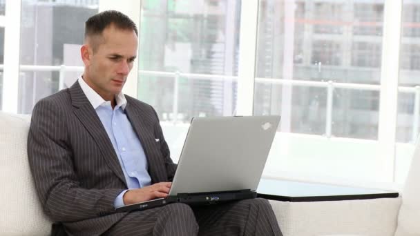 Handsome business man working at a laptop — Stock Video