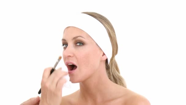 Привлекательная женщина макияж — стоковое видео