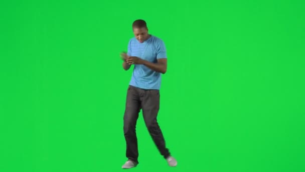 Afro-American man singing and dancing against green screen — Stock Video