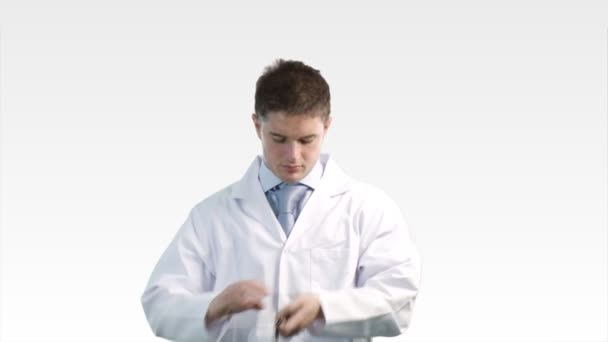 Médico joven con estetoscopio — Vídeos de Stock