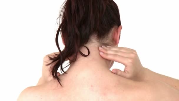 Charmante Frau mit Kopfschmerzen — Stockvideo
