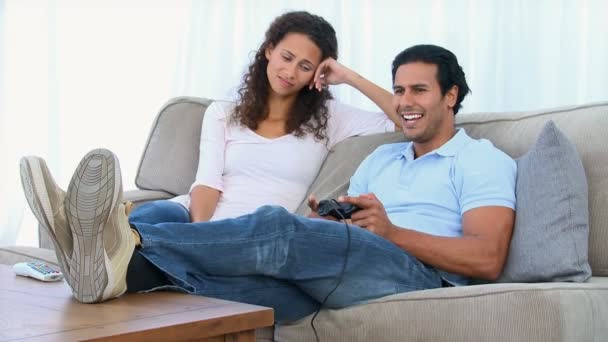 Desperate woman being bored while her boyfriend is playing a video game — Stock Video