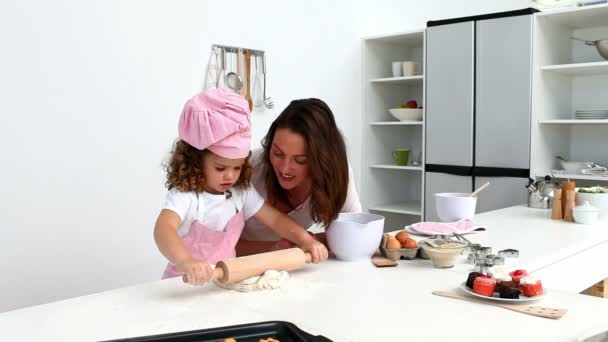 Beautiful woman baking with her daughter — Stock Video