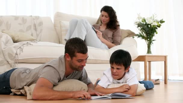 Father doing homework with his son — Stock Video