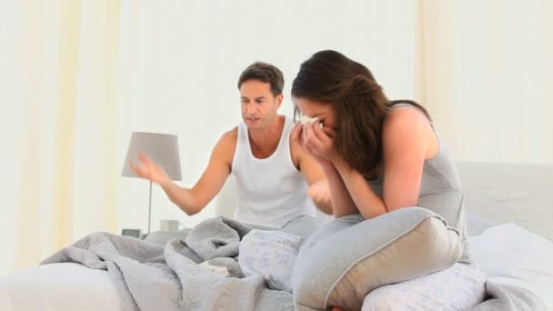 Žena pláče po sporu s manželem — Stock video