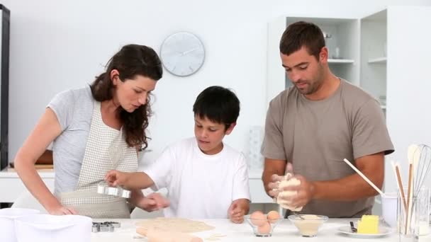 Familie koken samen — Stockvideo