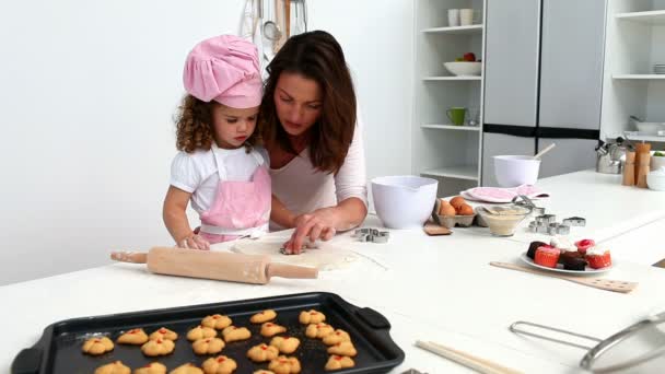 Wonderfull mother baking with her daughter — Stock Video