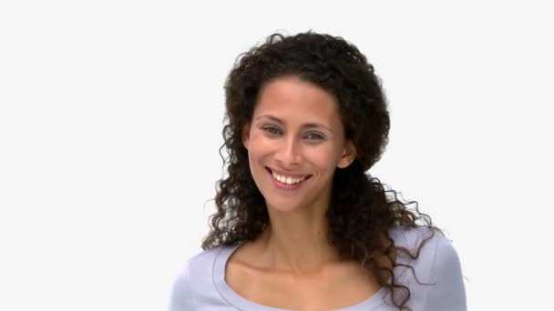 Donna sorridente davanti alla telecamera — Video Stock