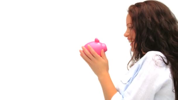 Ontspannen vrouw kuste haar piggy bank — Stockvideo