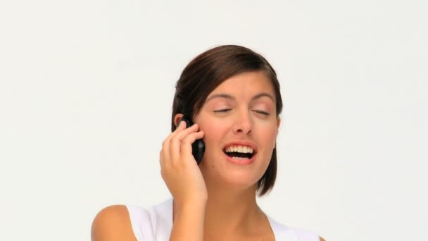 Mulher de cabelos castanhos atraente ter um telefonema — Vídeo de Stock