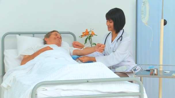 Nurse taking the blood pressure of her patient — Stock Video