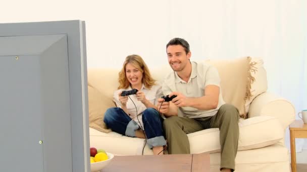 Pretty couple playing a video game — Stock Video