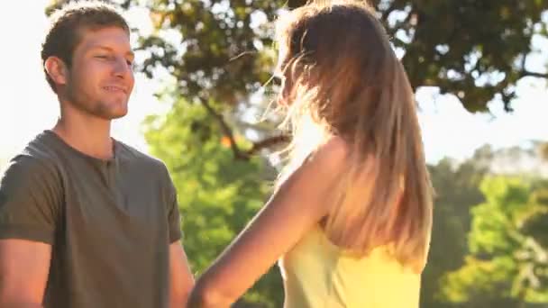 Casal apaixonado dançando — Vídeo de Stock