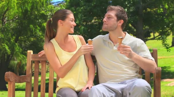 Cute couple eating ice creams — Stock Video