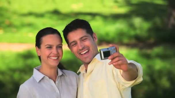 Laughing couple taking a photo of themselfs — Stock Video