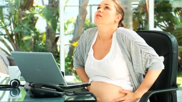 Mujer embarazada muy cansada — Vídeos de Stock