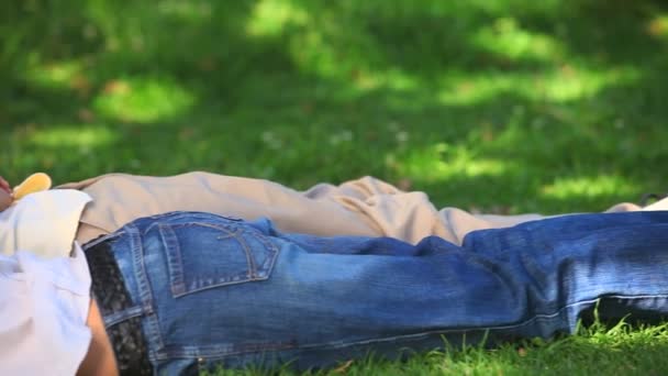 Couple lying on the grass — Stock Video