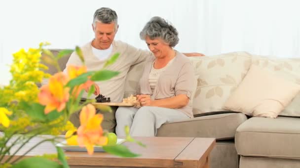 Couple jouant aux échecs — Video